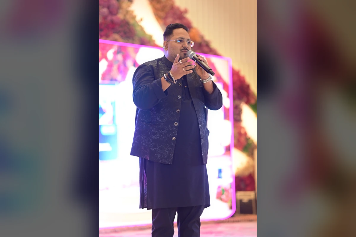Grand Celebration Master of Ceremonies Stage Dreamy Days