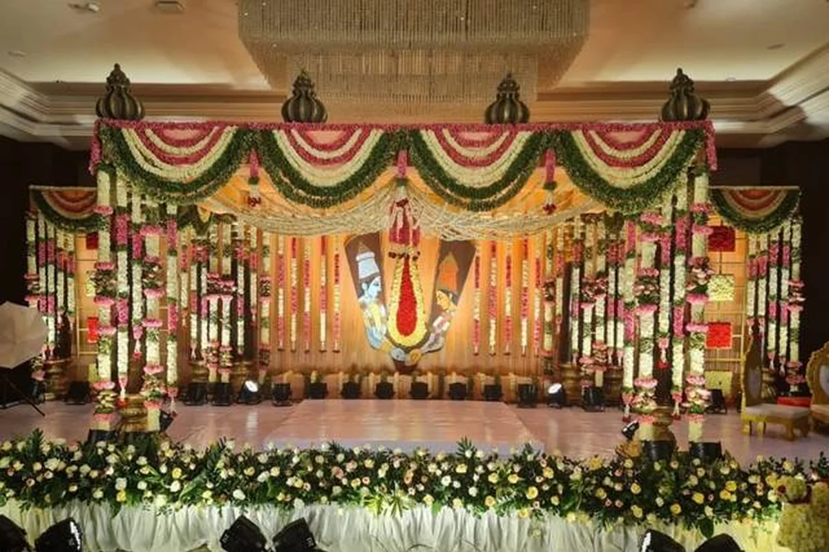 Dreamy Candlelit Floral Walkway Wedding Decor Gurgaon