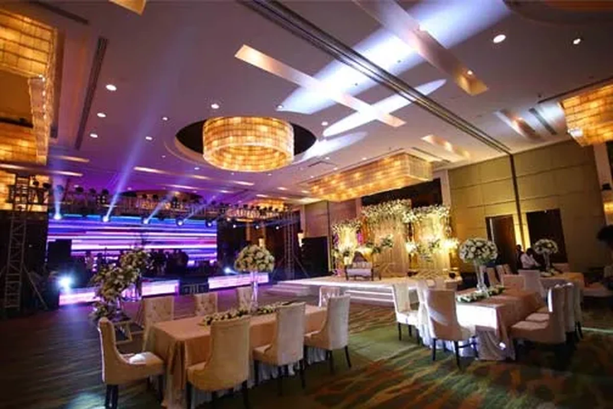 Aisle Chandelier Decor Luxury Wedding Planner Gurgaon